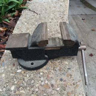 Tornillo de banco robusto