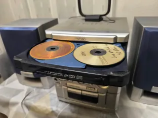 Mini cadena Aiwa CD/Radio/Cassette