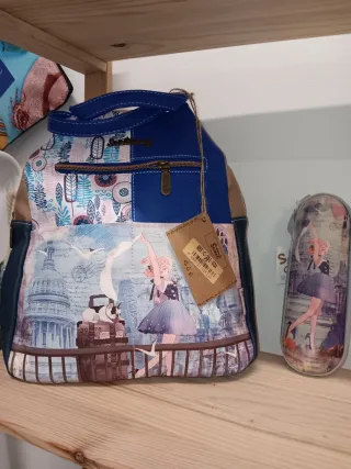 Mochila y estuche a juego