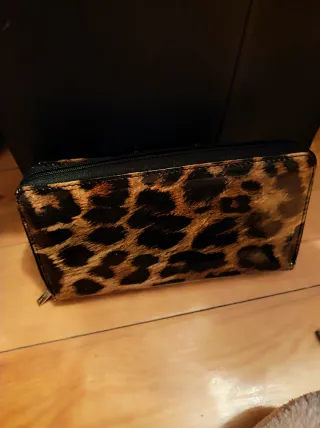 Cartera con estampado de leopardo