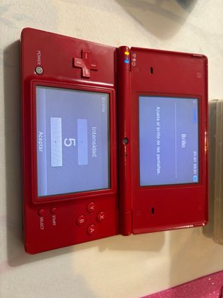 Nintendo DSi Roja con Cargador Original