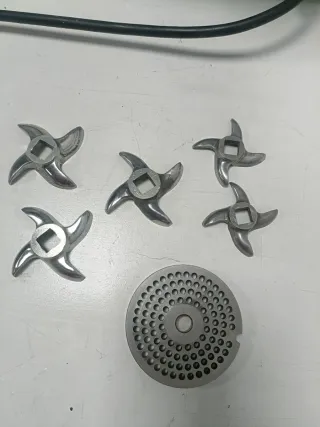 Lame e piatto per tritacarne