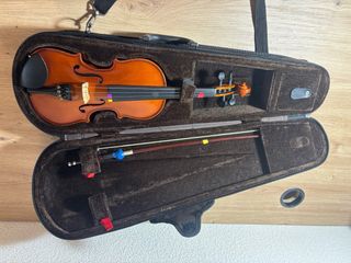 Violín pequeño con funda y arco