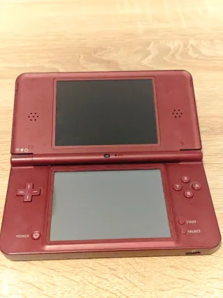 Nintendo DSi XL Cereza