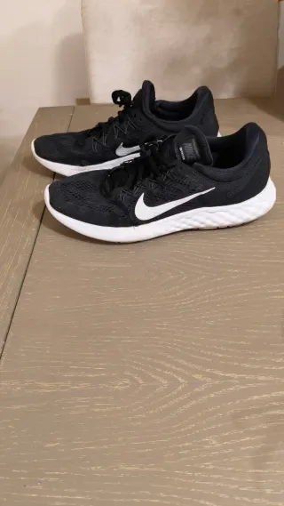 Zapatillas Nike Negras y Blancas
