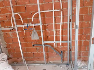 Fontanero serio y responsable reformas de cocinas