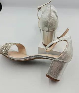 FORMULA JOVEN SANDALIAS PLATEADAS DE PEDRERIA