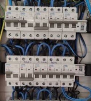 Electricista especialista en reformas integrales.