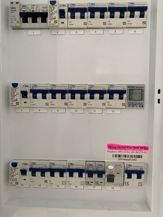 Electricista especialista en reformas integrales.