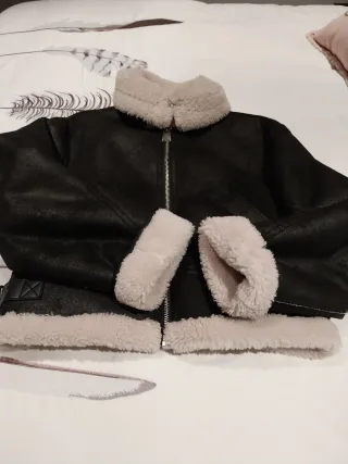 Cazadora invierno Mango negra y beige