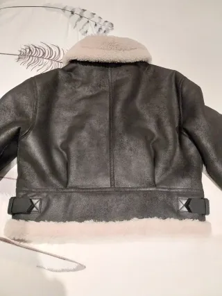 Cazadora invierno Mango negra y beige