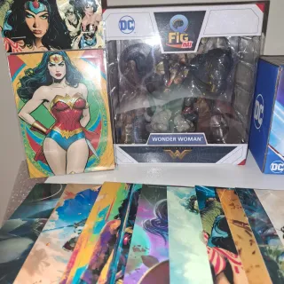 Figura y Taza Wonder Woman DC Comics