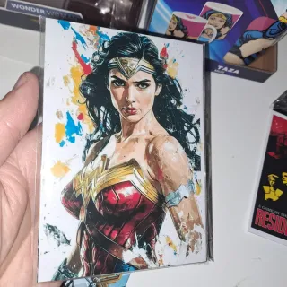 Figura y Taza Wonder Woman DC Comics