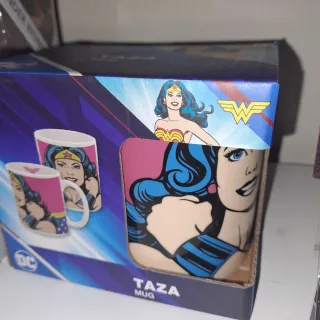 Figura y Taza Wonder Woman DC Comics