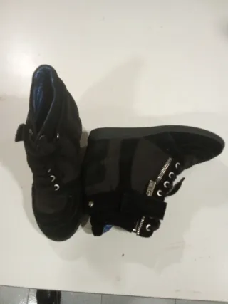 Botines cuña negros