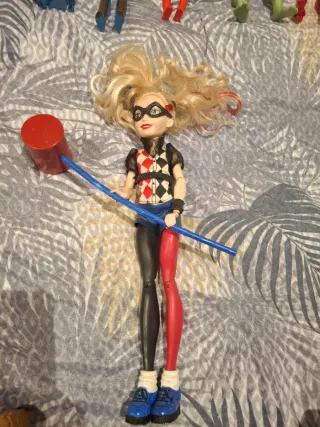 Muñeca Harley Quinn con Mazo
