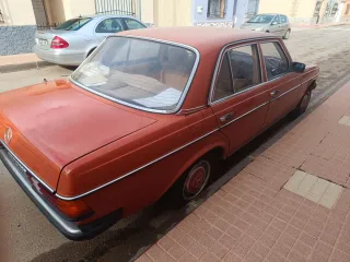 Mercedes-Benz 200 1981