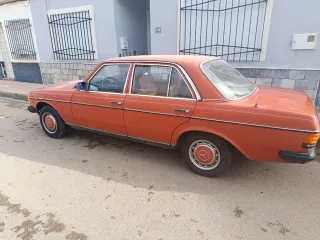 Mercedes-Benz 200 1981