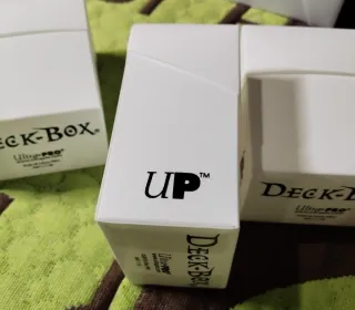 Ultra PRO Deck Box Blanca
