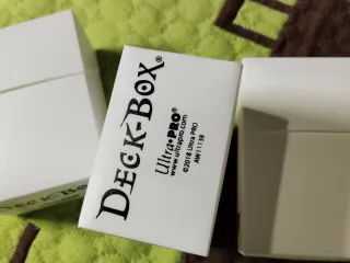 Ultra PRO Deck Box Blanca