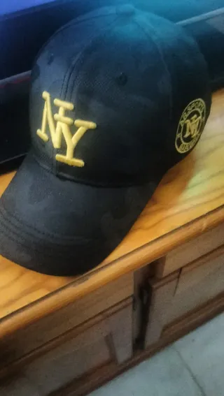 Gorra New York NY Negra y Dorada
