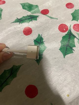 Cargador Apple MagSafe 45W no es original