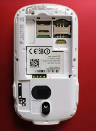 Móvil Alcatel 813F + Cargador + Auriculares