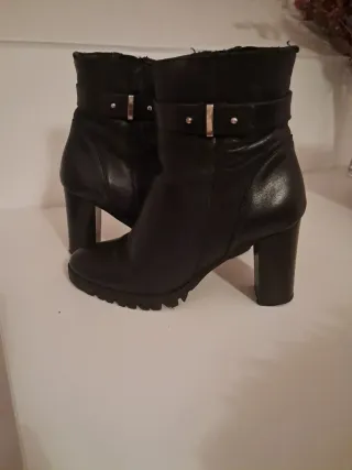 Botines de tacón piel negros poco usados