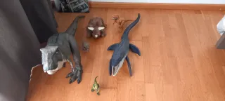 Lote de dinosaurios de juguete