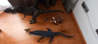 Lote de dinosaurios de juguete