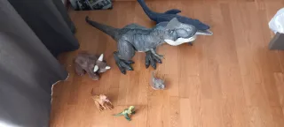 Lote de dinosaurios de juguete