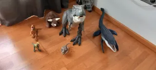 Lote de dinosaurios de juguete