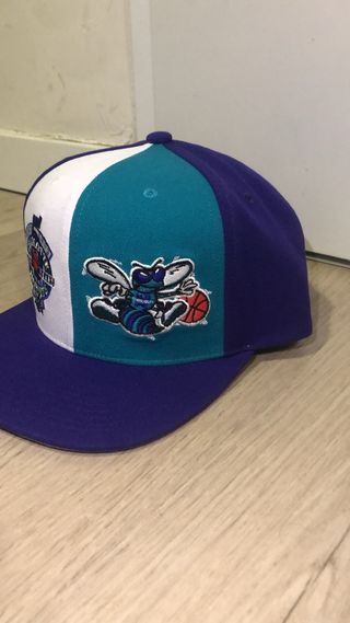 Gorra Mitchell & Ness Charlotte Hornets Azul/Morad