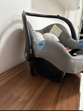 Silla de coche para bebé  a precio se regala