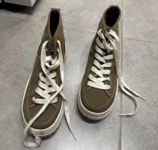 Zapatillas Stradivarius verdes altas