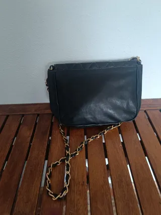 Mala a tiracolo castanha com corrente dourada