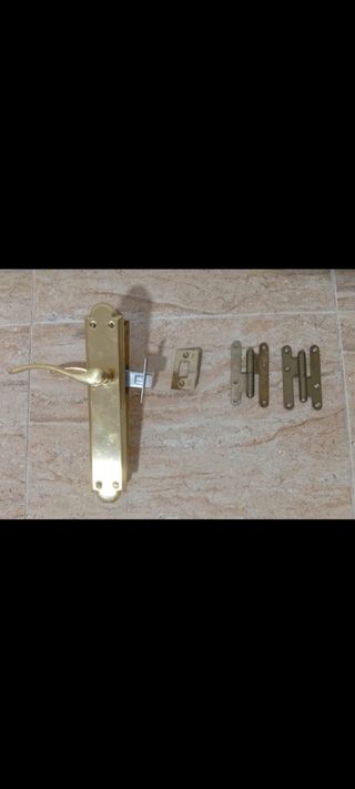 Manillas y herrajes para puertas