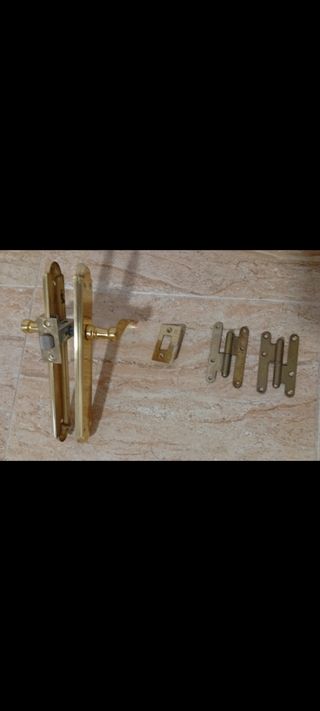 Manillas y herrajes para puertas