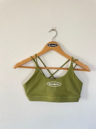 Top deportivo BLOMU verde con tiras cruzadas