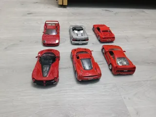 Lote 6 Ferraris 1/24 (2 con rueda rota)