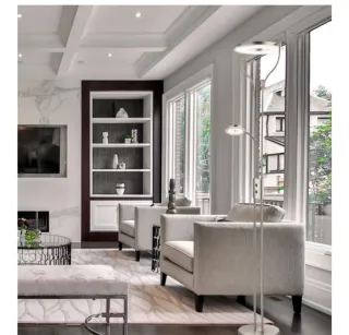 Lámpara de pie moderna LED plata