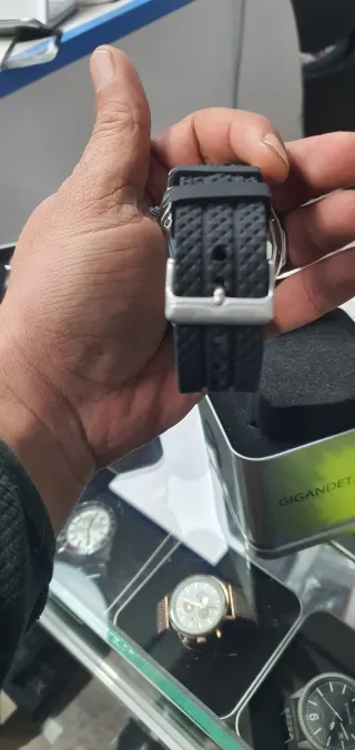 Reloj Gigandet Cronógrafo Plata y Negro