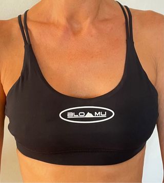 Top deportivo BLOMU negro tirantes cruzados