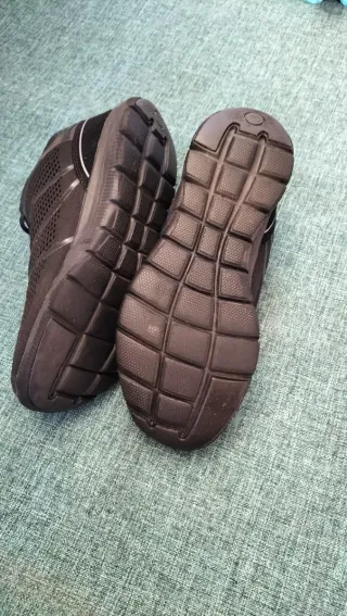 Tenis deportivos negros para mujer