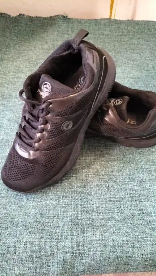 Tenis deportivos negros para mujer