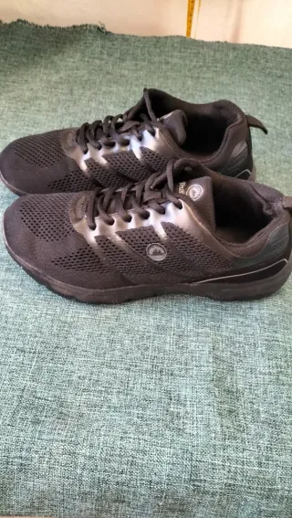 Tenis deportivos negros para mujer