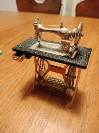 Miniatura Máquina de Coser
