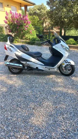 Suzuki Burgman 250 Scooter