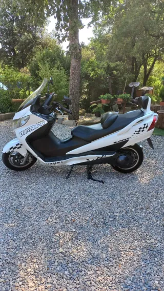 Suzuki Burgman 250 Scooter