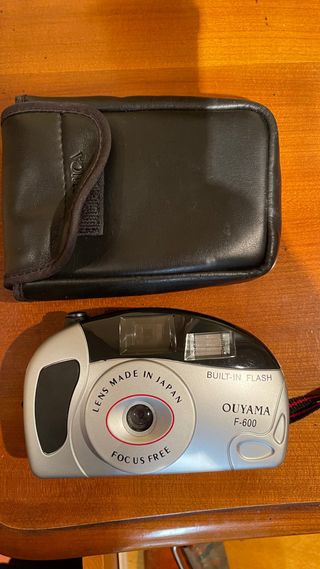 Cámara Ouyama F-600 con funda